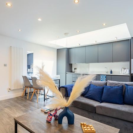 Ferienwohnung Stylish 2-Bed Flat In The Heart Of West Hampstead London Exterior foto