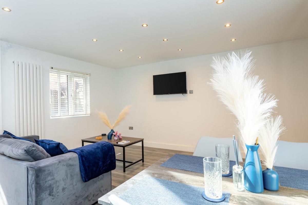 Ferienwohnung Stylish 2-Bed Flat In The Heart Of West Hampstead London Exterior foto