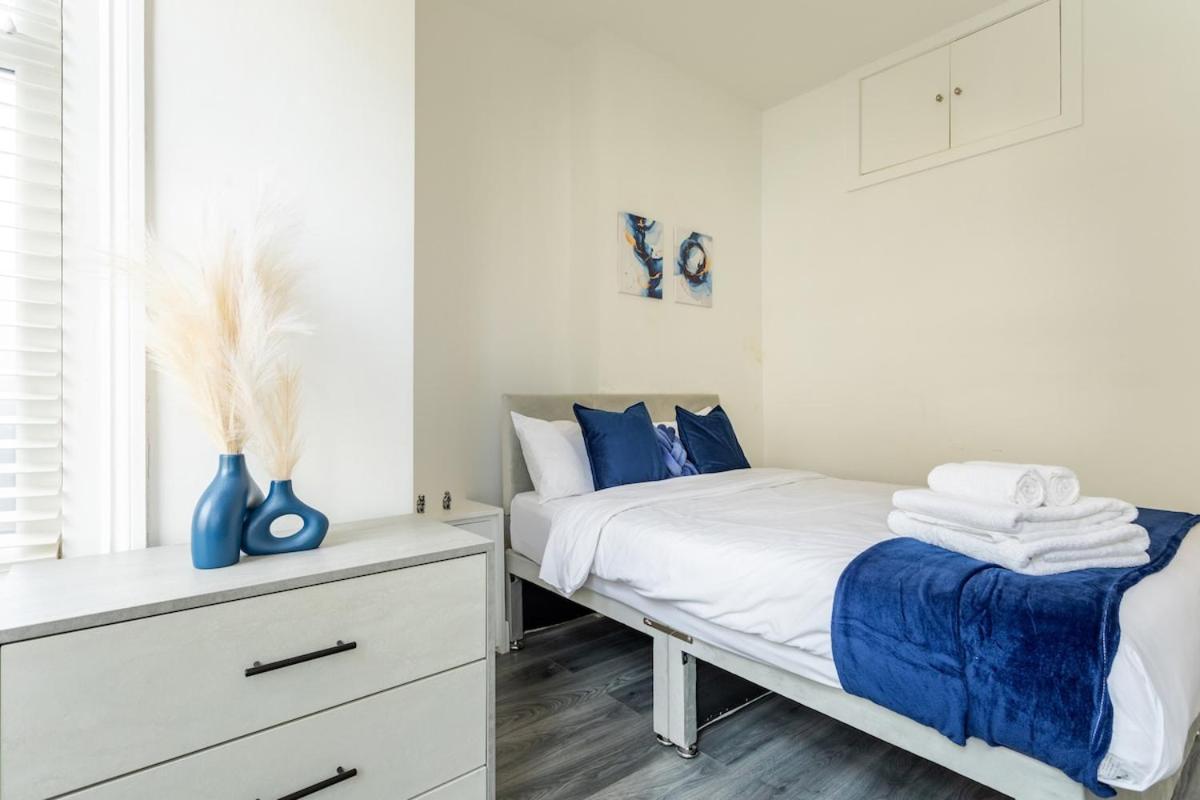 Ferienwohnung Stylish 2-Bed Flat In The Heart Of West Hampstead London Exterior foto