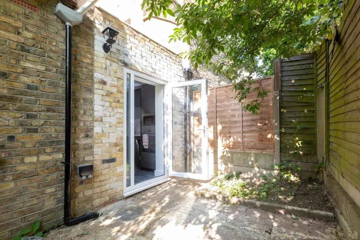 Ferienwohnung Stylish 2-Bed Flat In The Heart Of West Hampstead London Exterior foto
