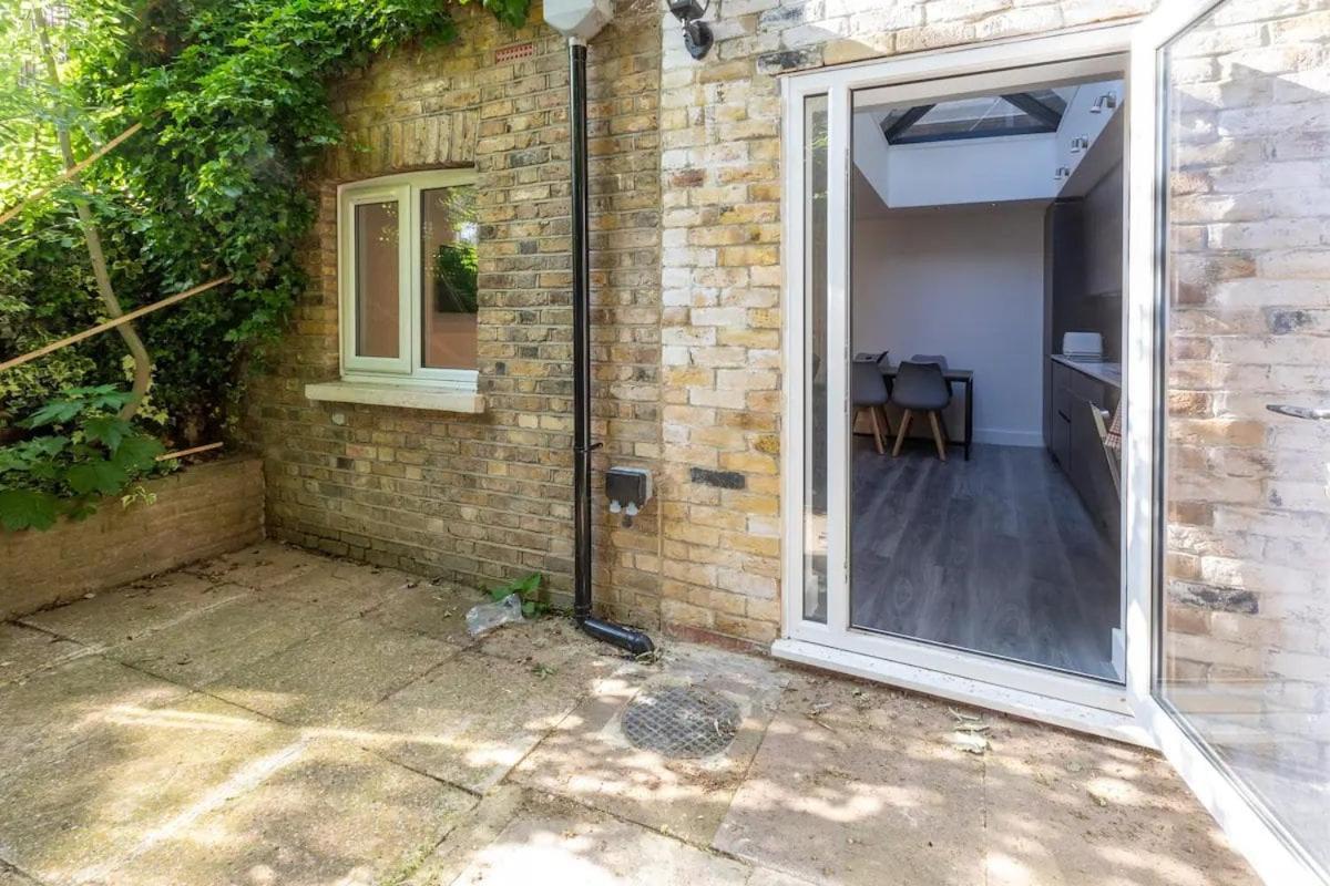 Ferienwohnung Stylish 2-Bed Flat In The Heart Of West Hampstead London Exterior foto